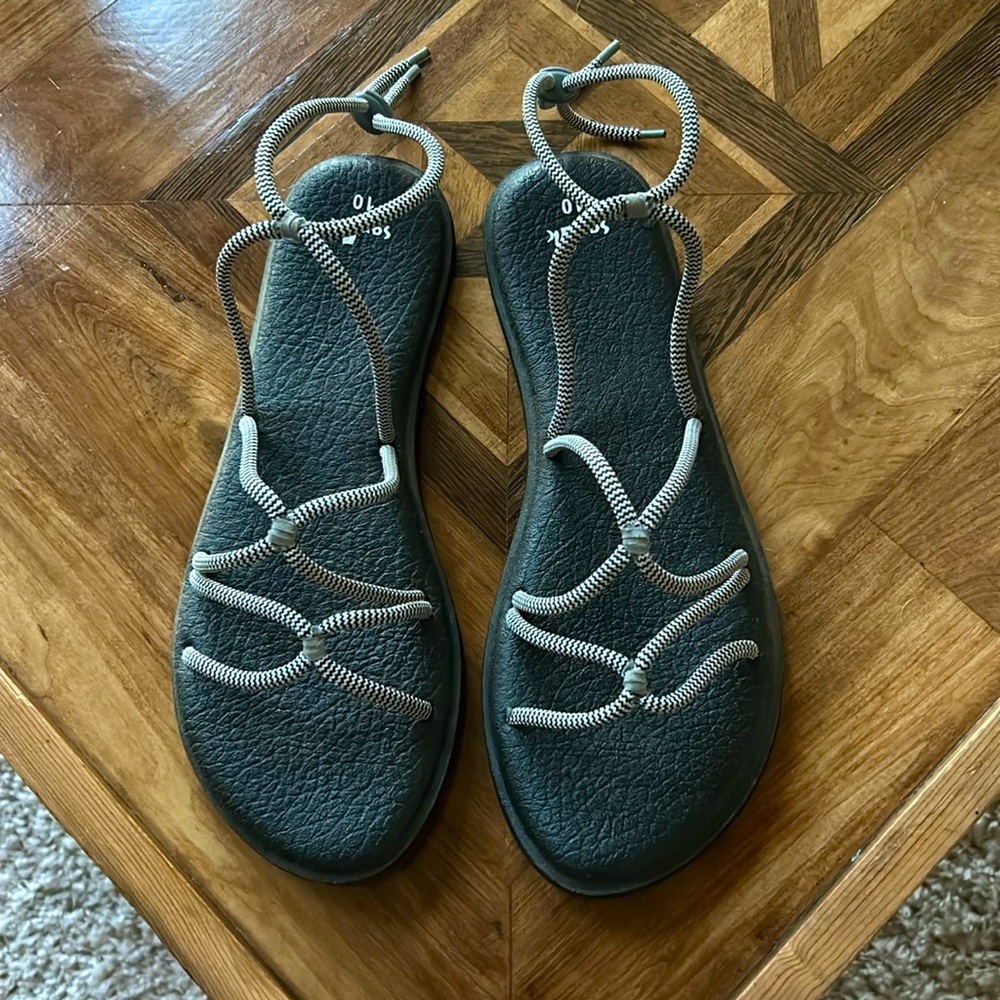 Sanuk Yoga Sunrise sandal size 10 black and white EUC
